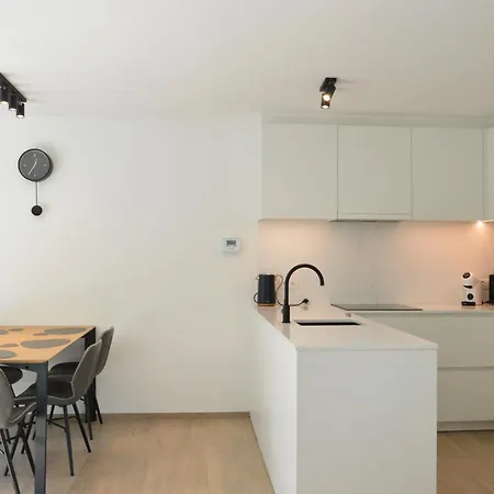 Apartment Allure Modern & Zonnig Met Balkon *
